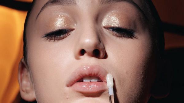 Golden Glimmer Gloss Shimmering Lip Plumper