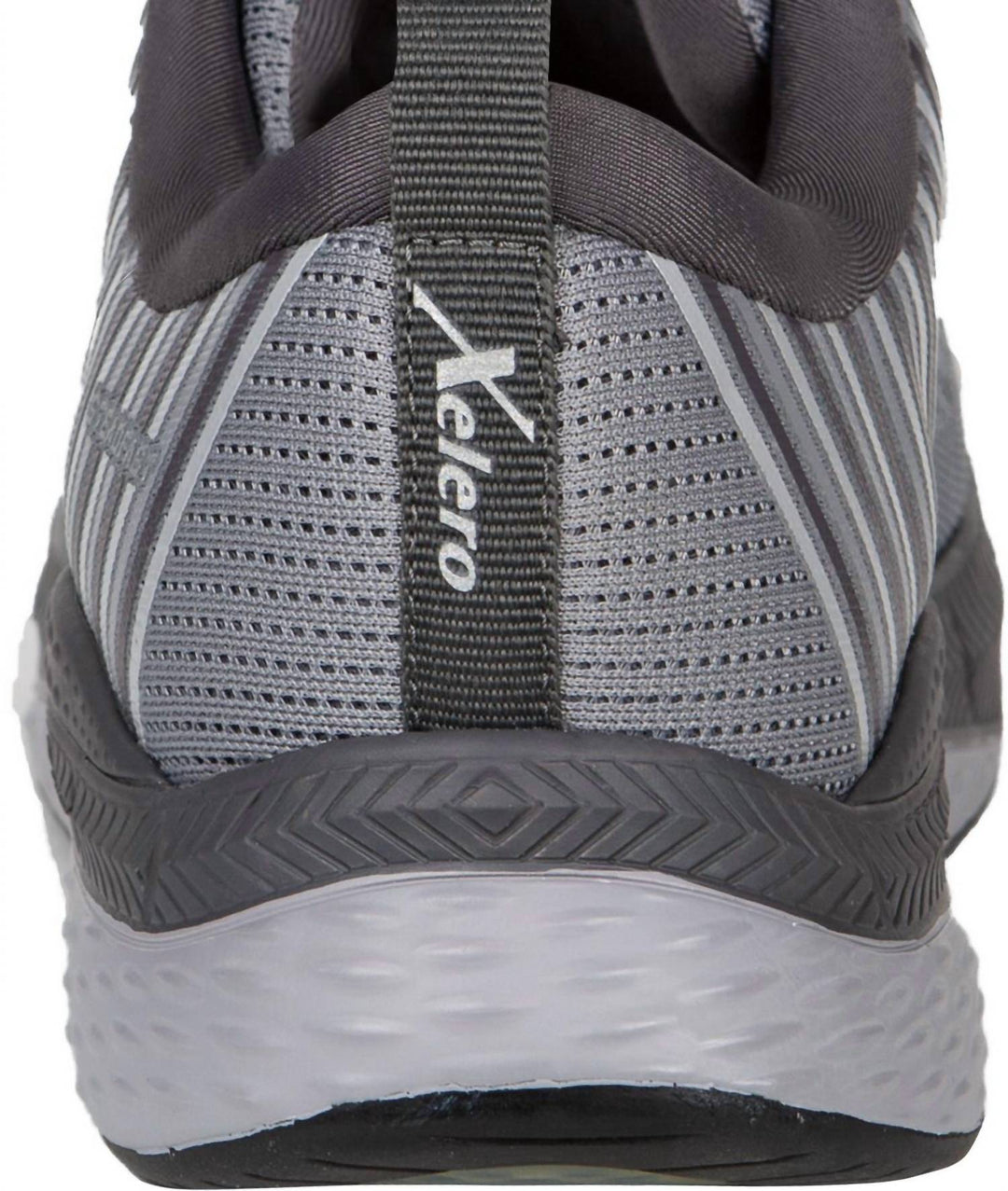 men steadfast walking shoes in carbon grey