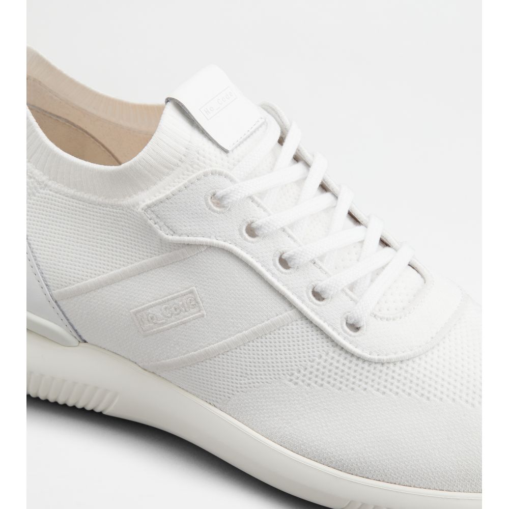 no_code knit in technical fabric and leather