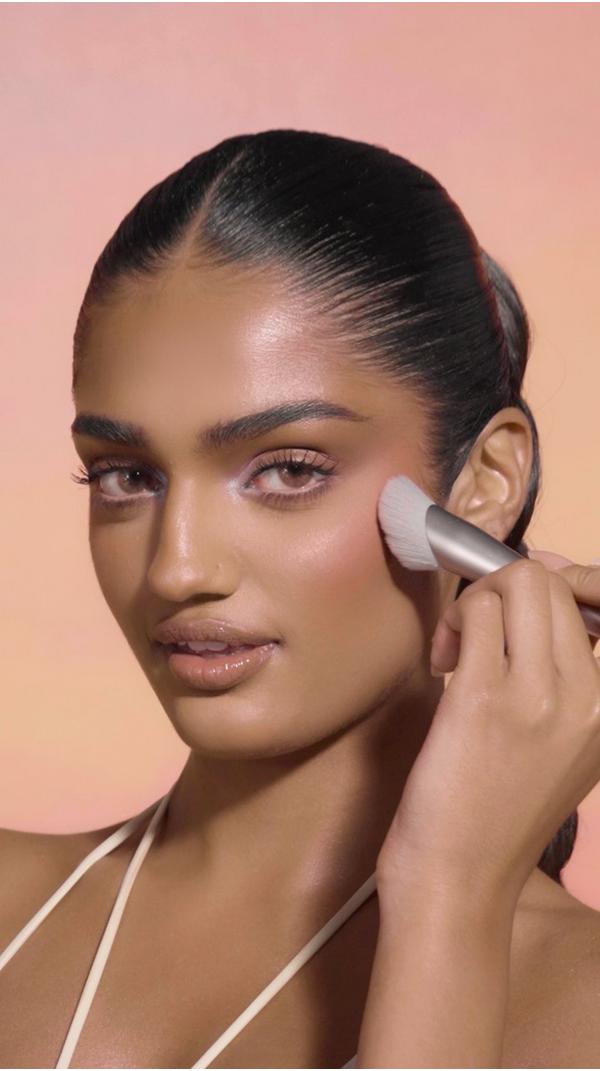 B1 Blush Brush