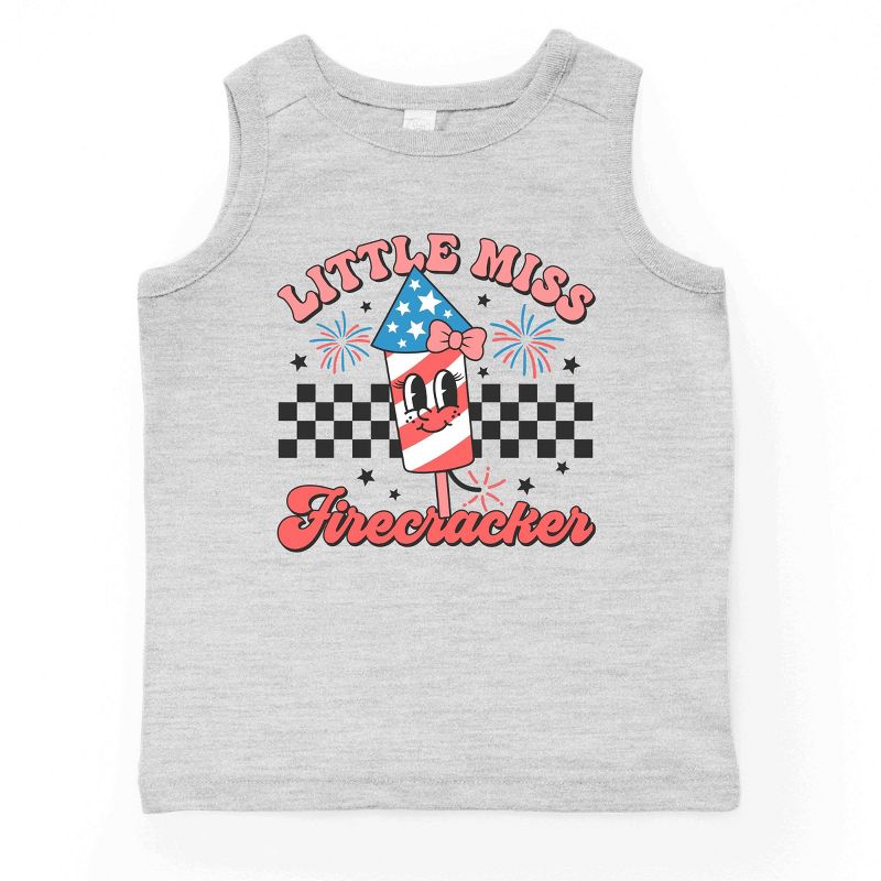 بلوزة شبابية منقوشة بنقشة مربعات من The Juniper Shop تحمل عبارة "Little Miss Firecracker"