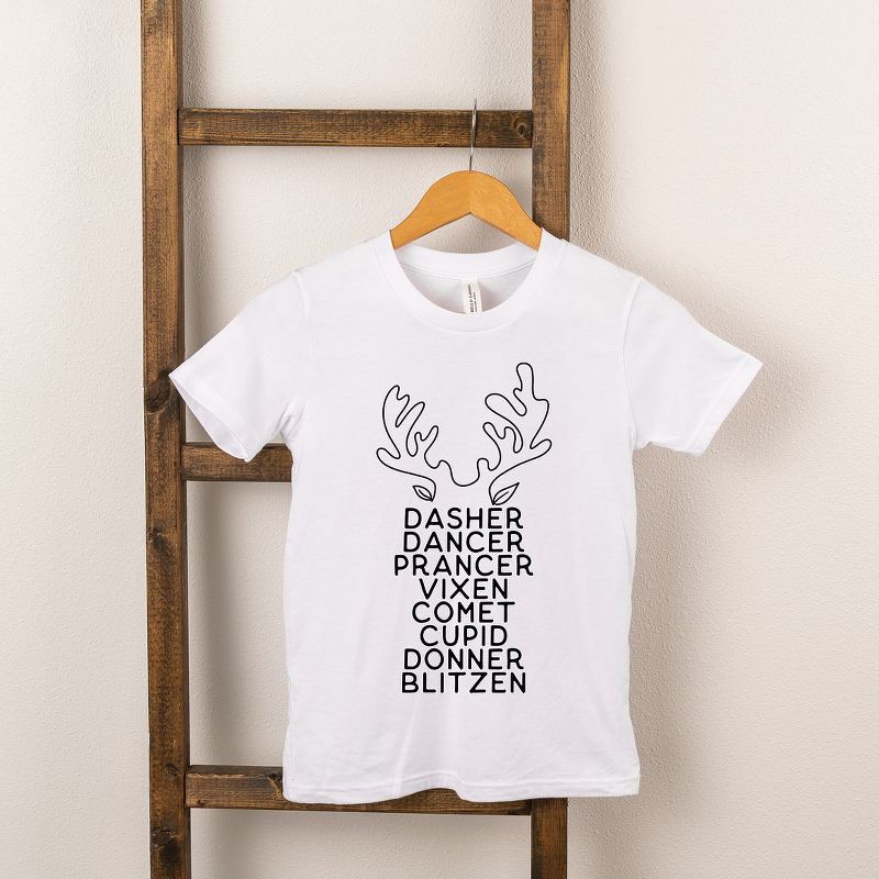 تي شيرت شبابي بأكمام قصيرة من Juniper Shop مطبوع عليه أسماء قرون الرنة