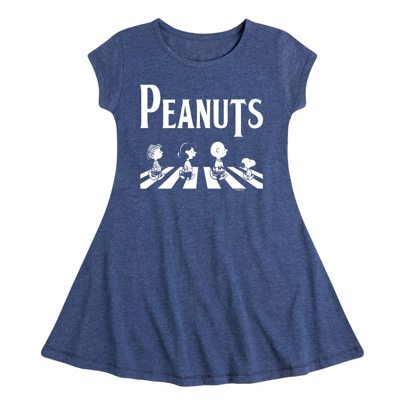 فستان Peanuts Crossing Road Fit & Flair بأكمام قصيرة للفتيات - Peanuts Crossing Road Fit & Flair بأكمام قصيرة
