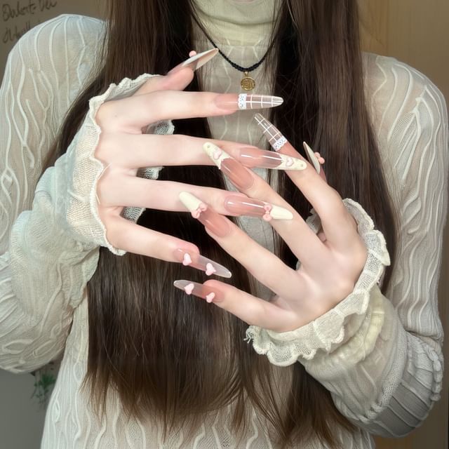 Cutip Nails, Bow Plaid Almond Press-on Nail