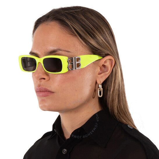 بالنسياغا، نظارة شمسية رمادية مستطيلة للسيدات