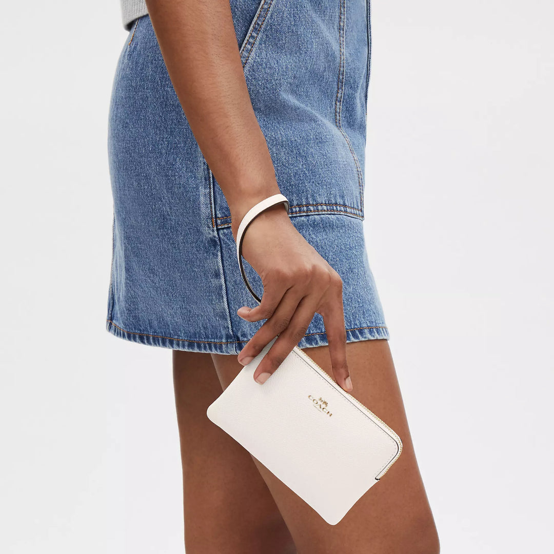 corner zip wristlet