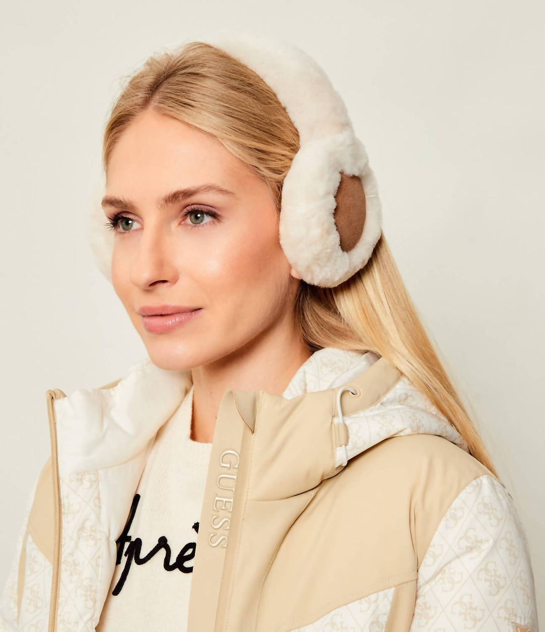 sheepskin wireless earmuffs in chestnut