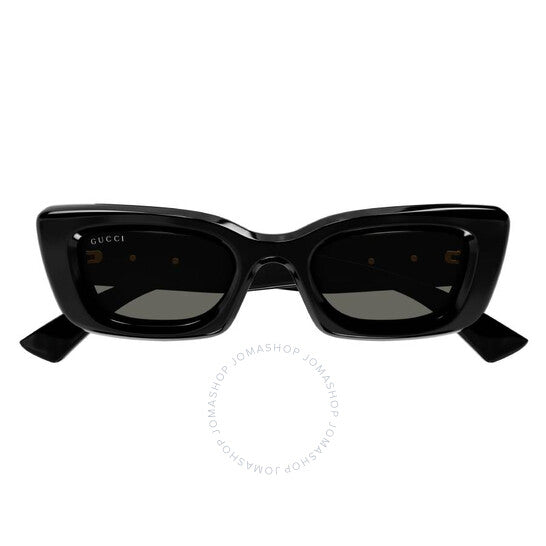 نظارات شمسية نسائية من غوتشي بتصميم عين القطة باللون الرمادي