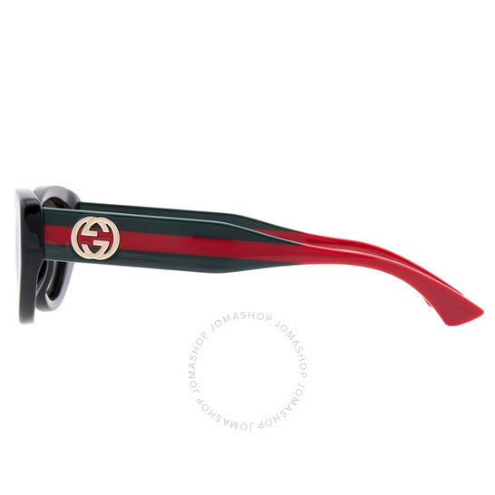 نظارات شمسية نسائية من غوتشي بتصميم عين القطة باللون الرمادي