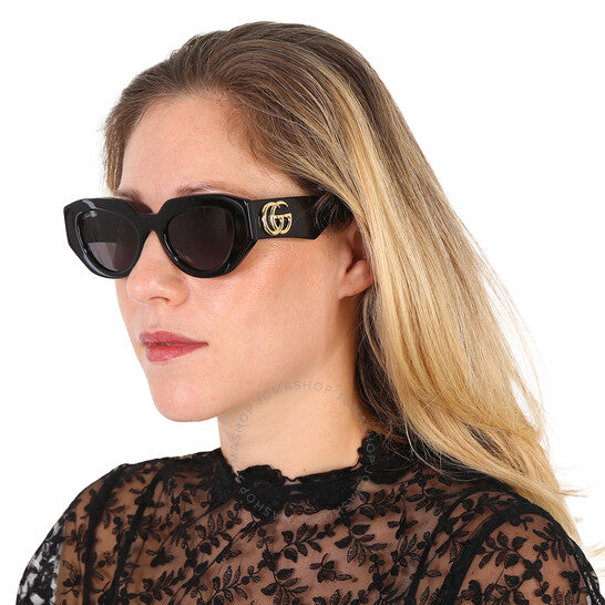 نظارات شمسية نسائية رمادية هندسية من غوتشي