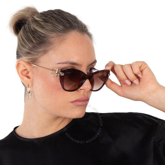 نظارات شمسية سالفاتوري فيراغامو، بنية متدرجة اللون بتصميم عين القطة