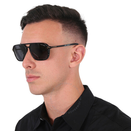 توم فورد، نظارات شمسية كروسبي سموك بايلوت للرجال