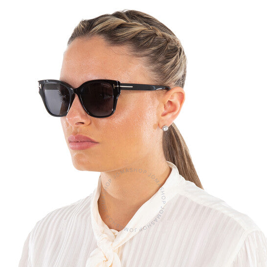 نظارات شمسية نسائية من توم فورد، إلسا، بتصميم فراشة دخانية مستقطبة