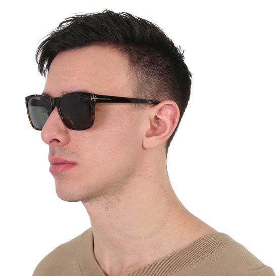 توم فورد، نظارة شمسية جوليو بولارايزد دخانية مربعة للرجال