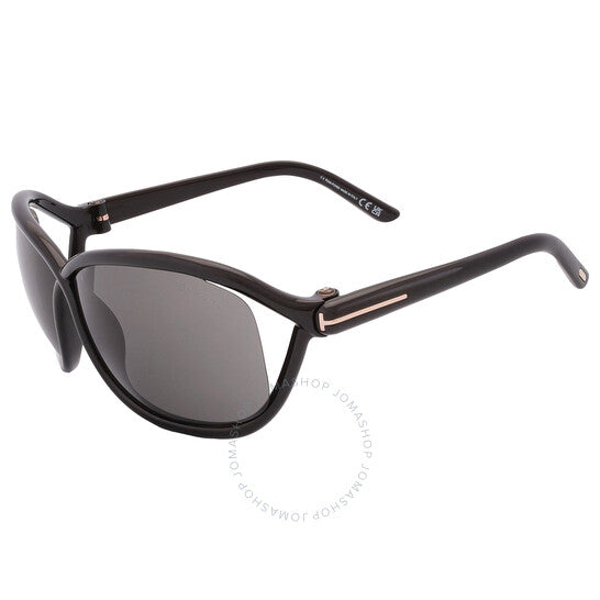 نظارات شمسية نسائية من توم فورد، بتصميم دخاني