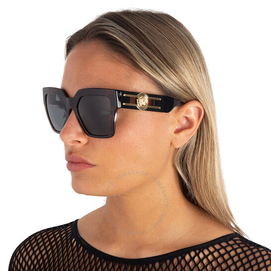 نظارة شمسية نسائية من فيرساتشي، بتصميم فراشة رمادية