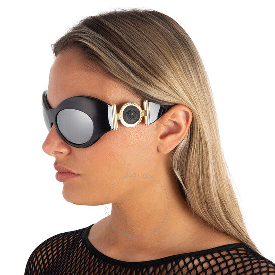 نظارة شمسية نسائية من فيرساتشي، رمادي فاتح، غير منتظمة الشكل