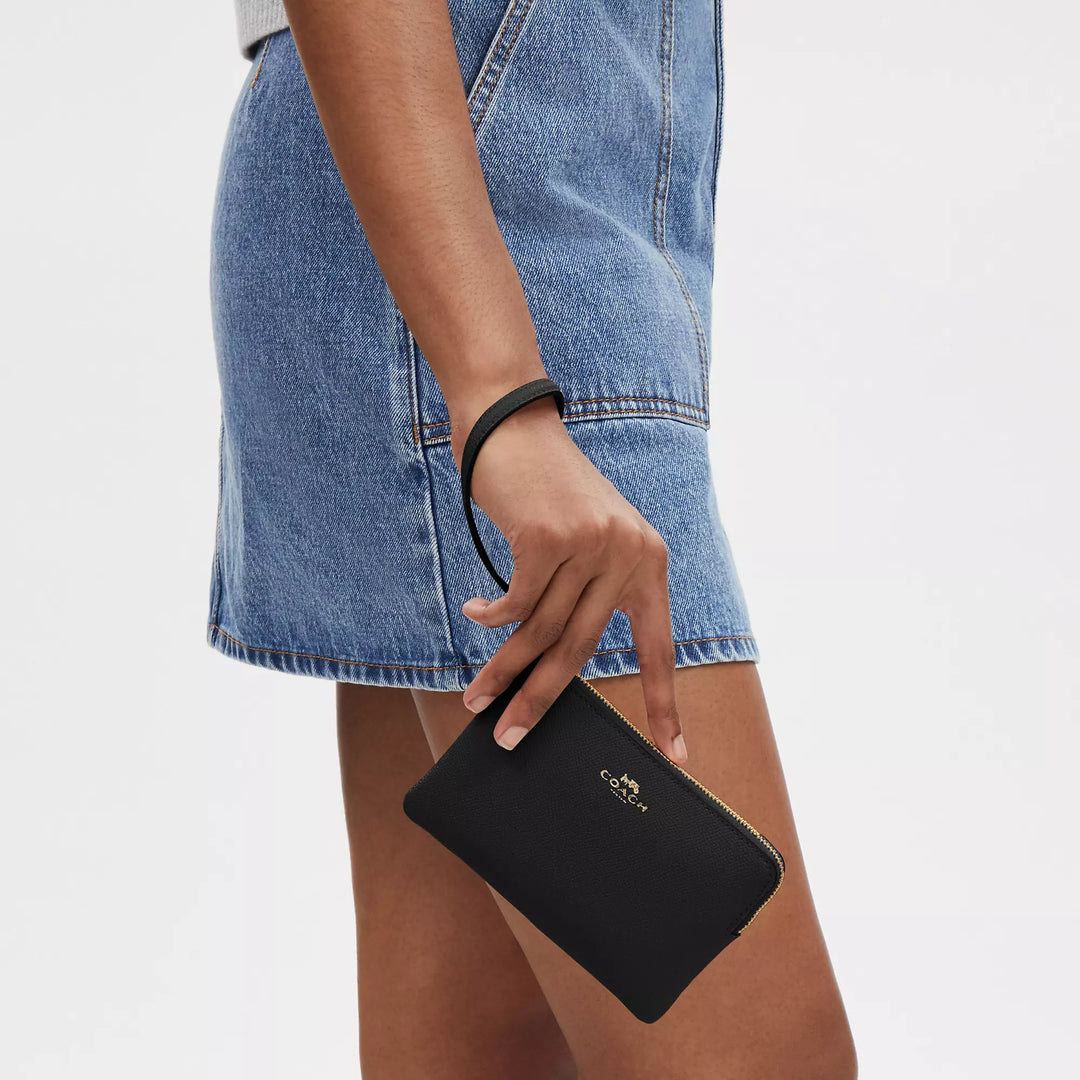 corner zip wristlet