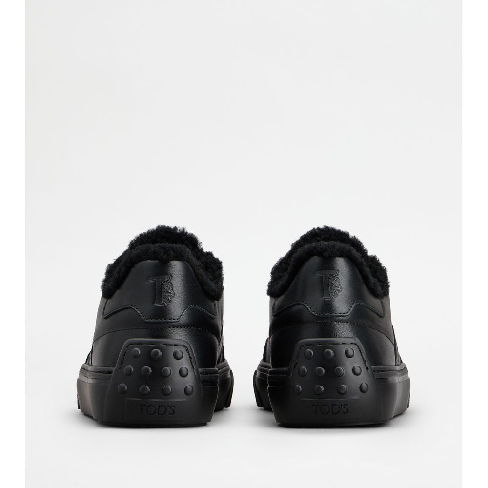 sneakers in leather