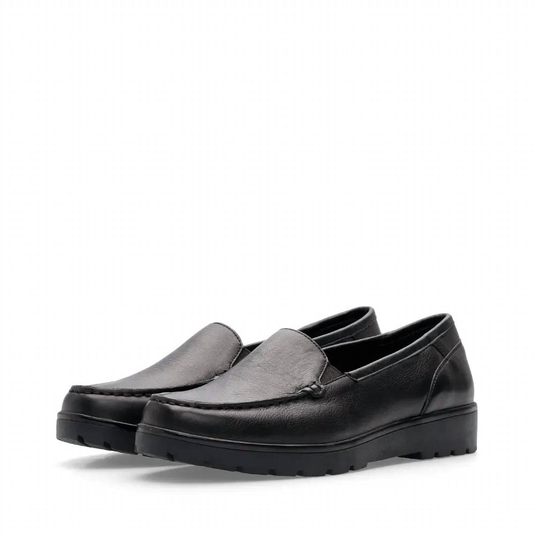 women's round toe flat moccasins in black leather