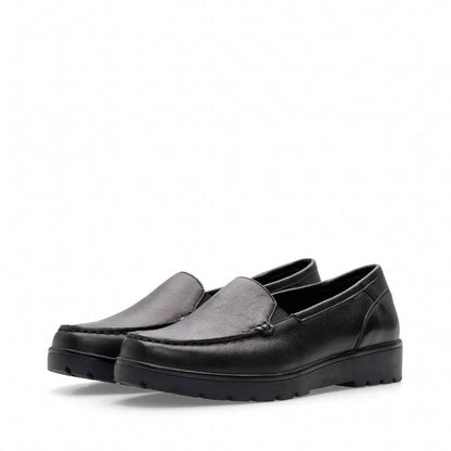 women's round toe flat moccasins in black leather