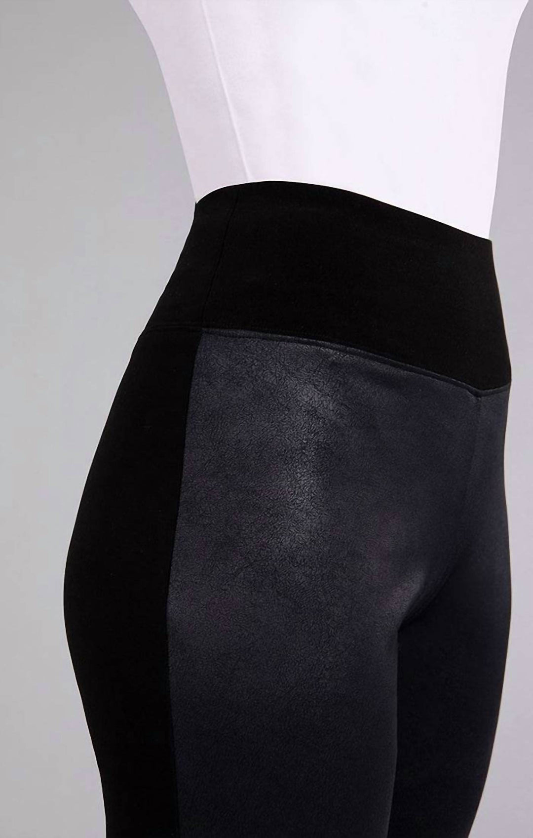women's mix narrow pant in black/fux