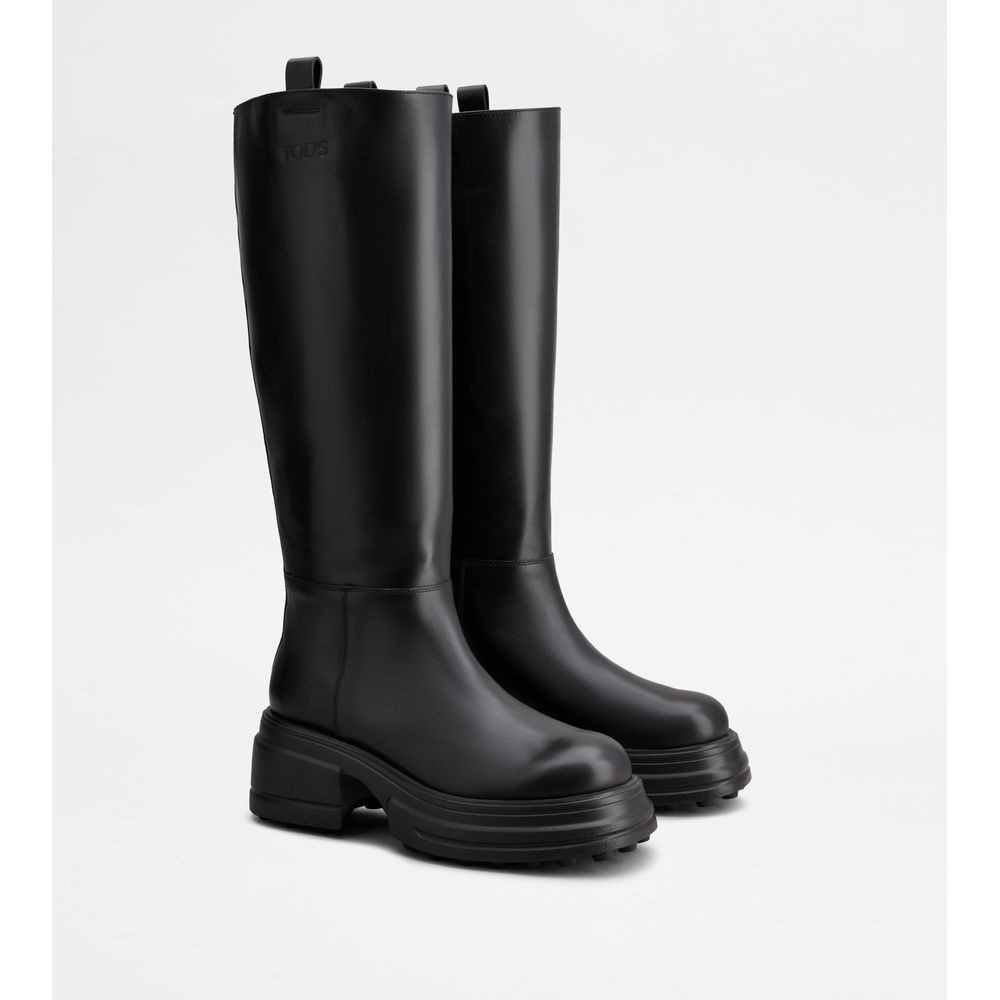 platform boots in leather
