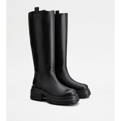 platform boots in leather
