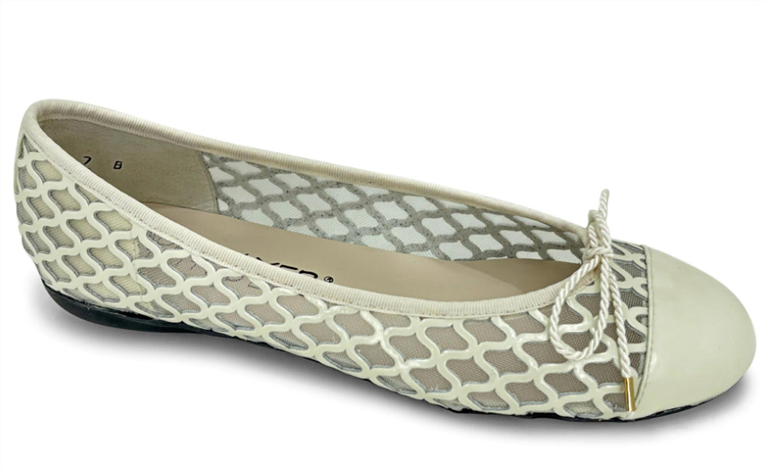 US 10 - cream
