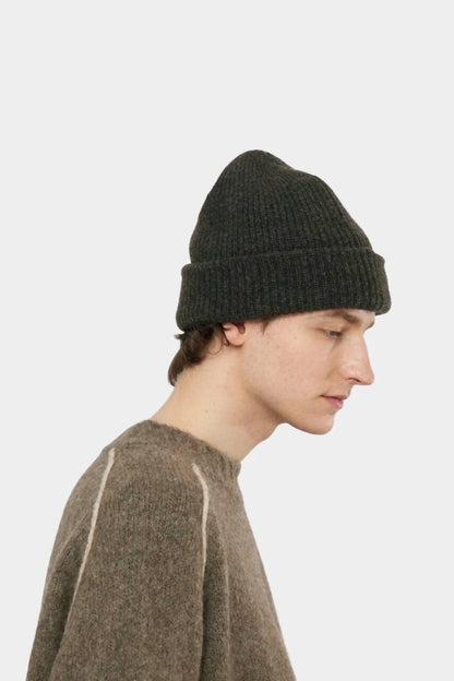 men's signature yak beanie in charcoal