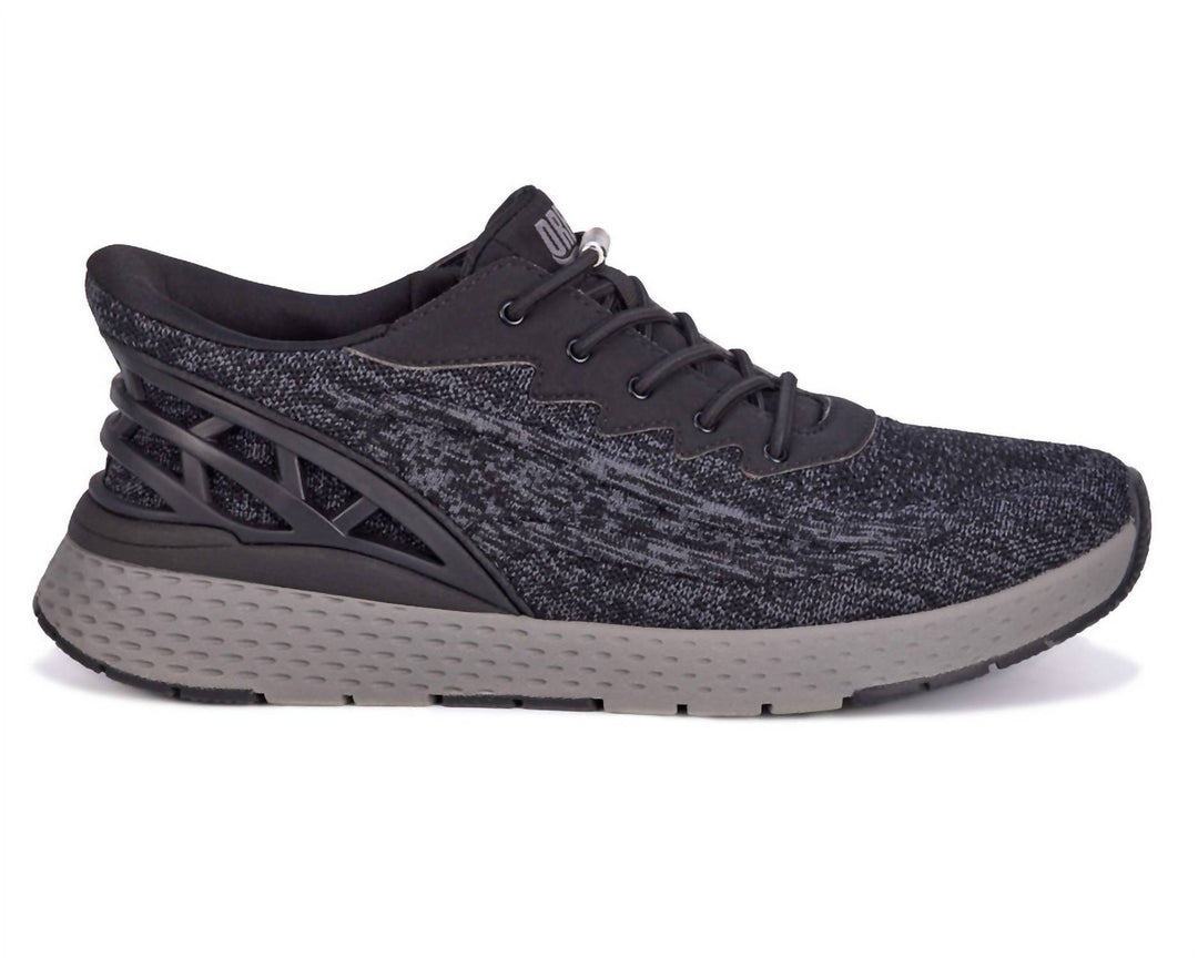 US 9.5 - black mesh combo