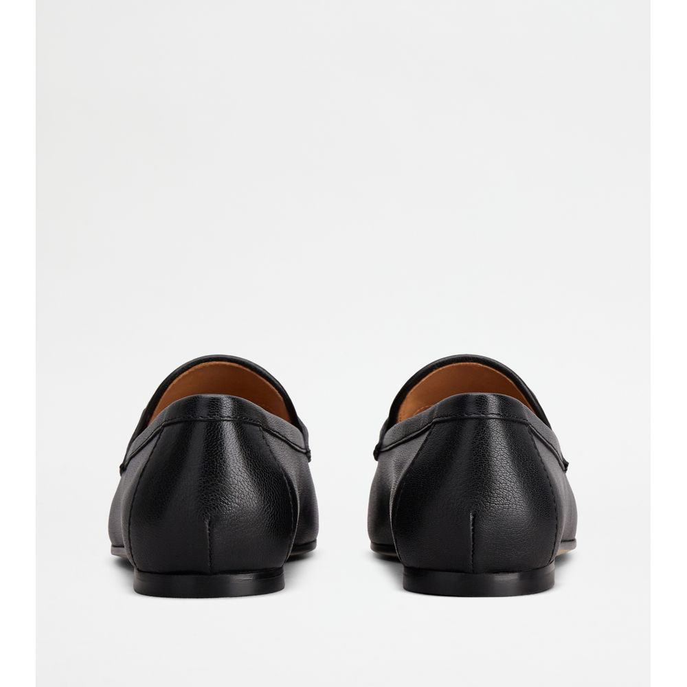 loafers in leather