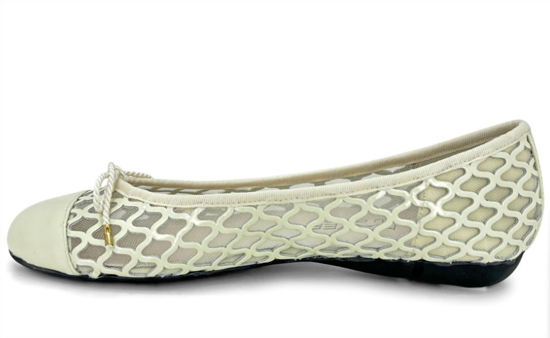 women's brandy m flats in cream