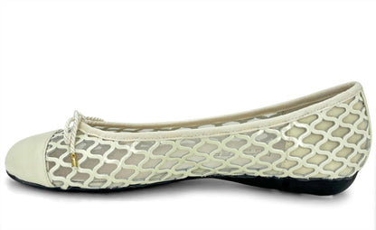 women's brandy m flats in cream