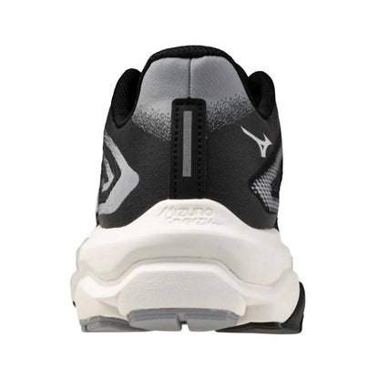 women's wave horizon 8 running shoe in black-white