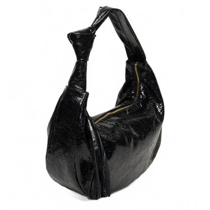 lola maxi shoulder bag in black crinkled