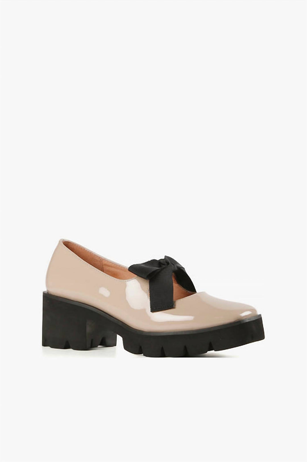 women's tap and lug loafer in beige