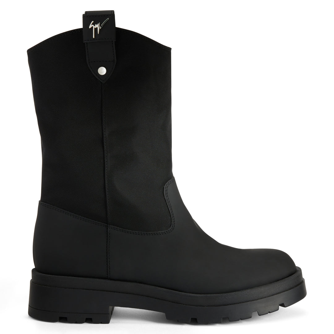 US 7 - black