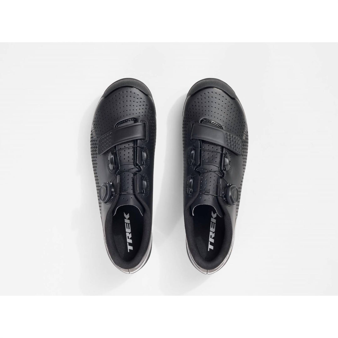 unisex foray mountain shoe in black