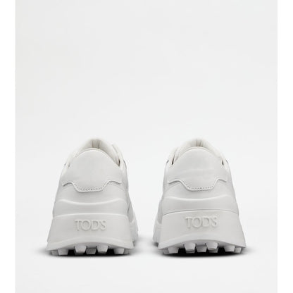 sneakers in leather
