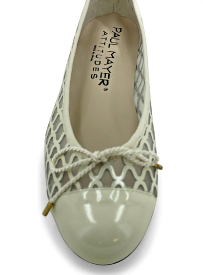 women's brandy m flats in cream
