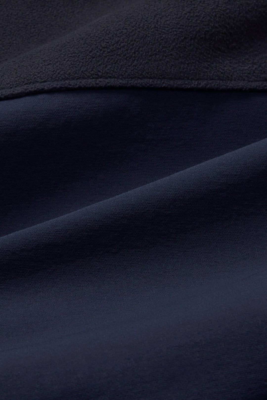 venture fleece vest in black