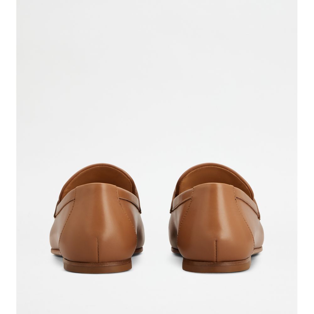 loafers in leather
