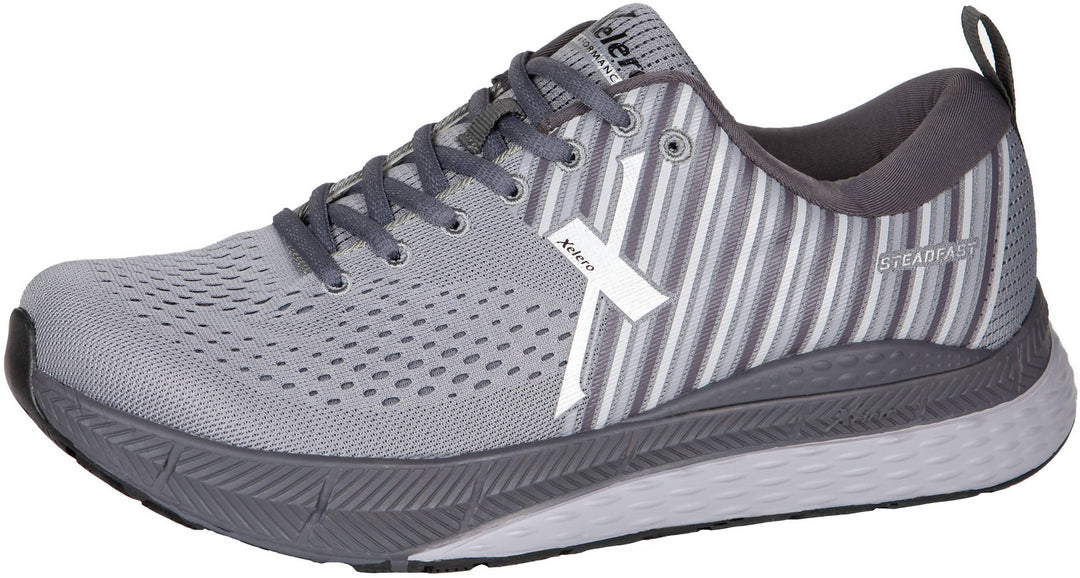 men steadfast walking shoes in carbon grey