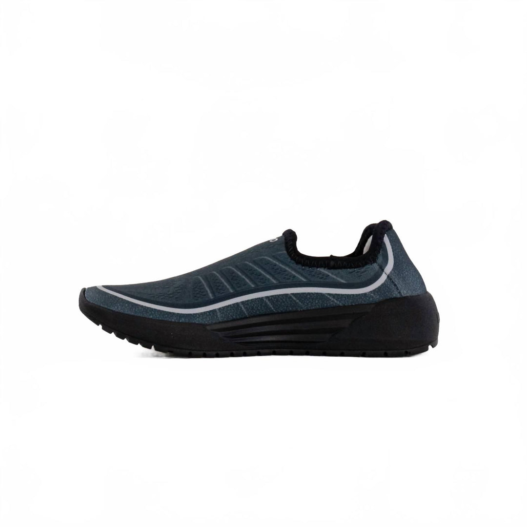 women's racer sport shoes in black