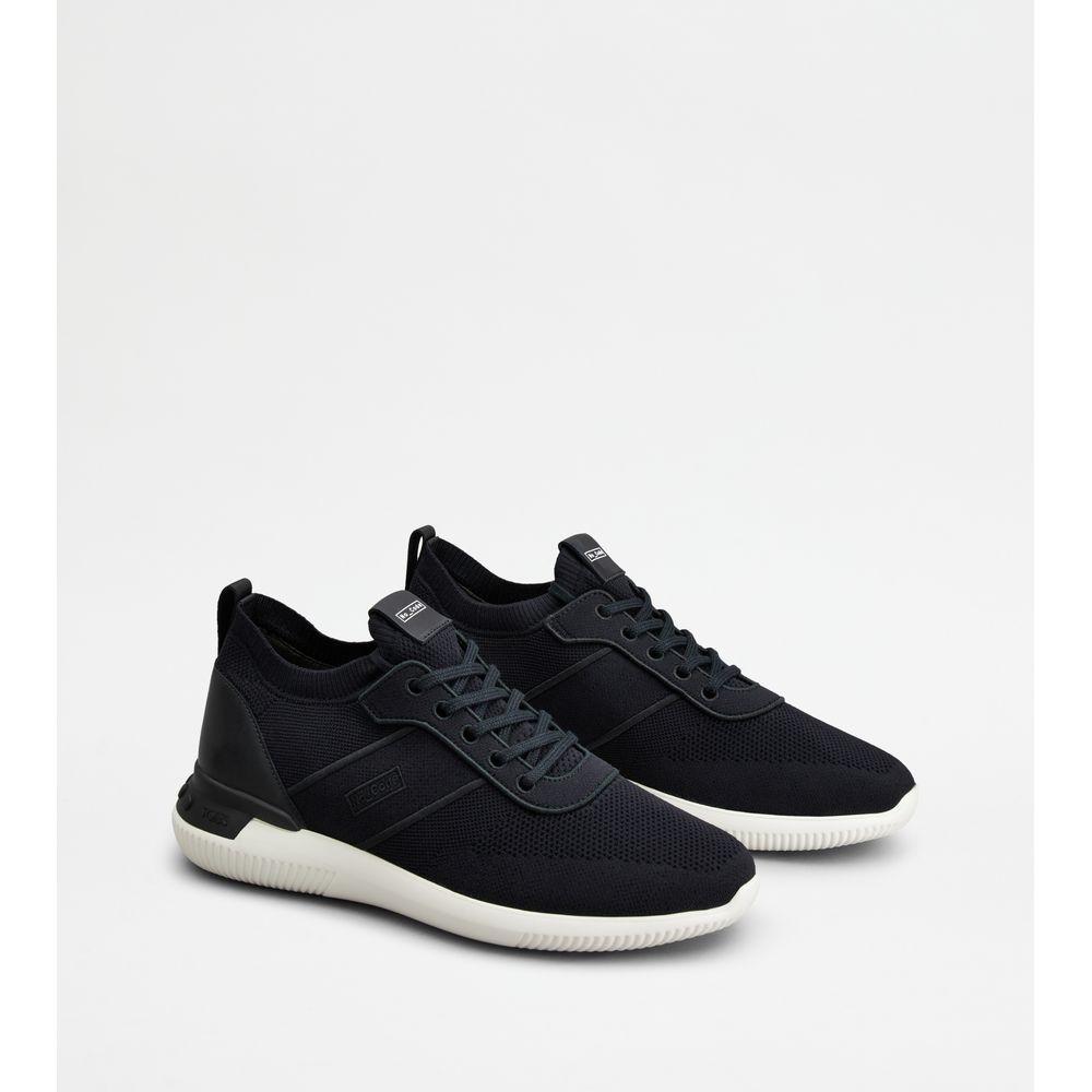 no_code knit in technical fabric and leather