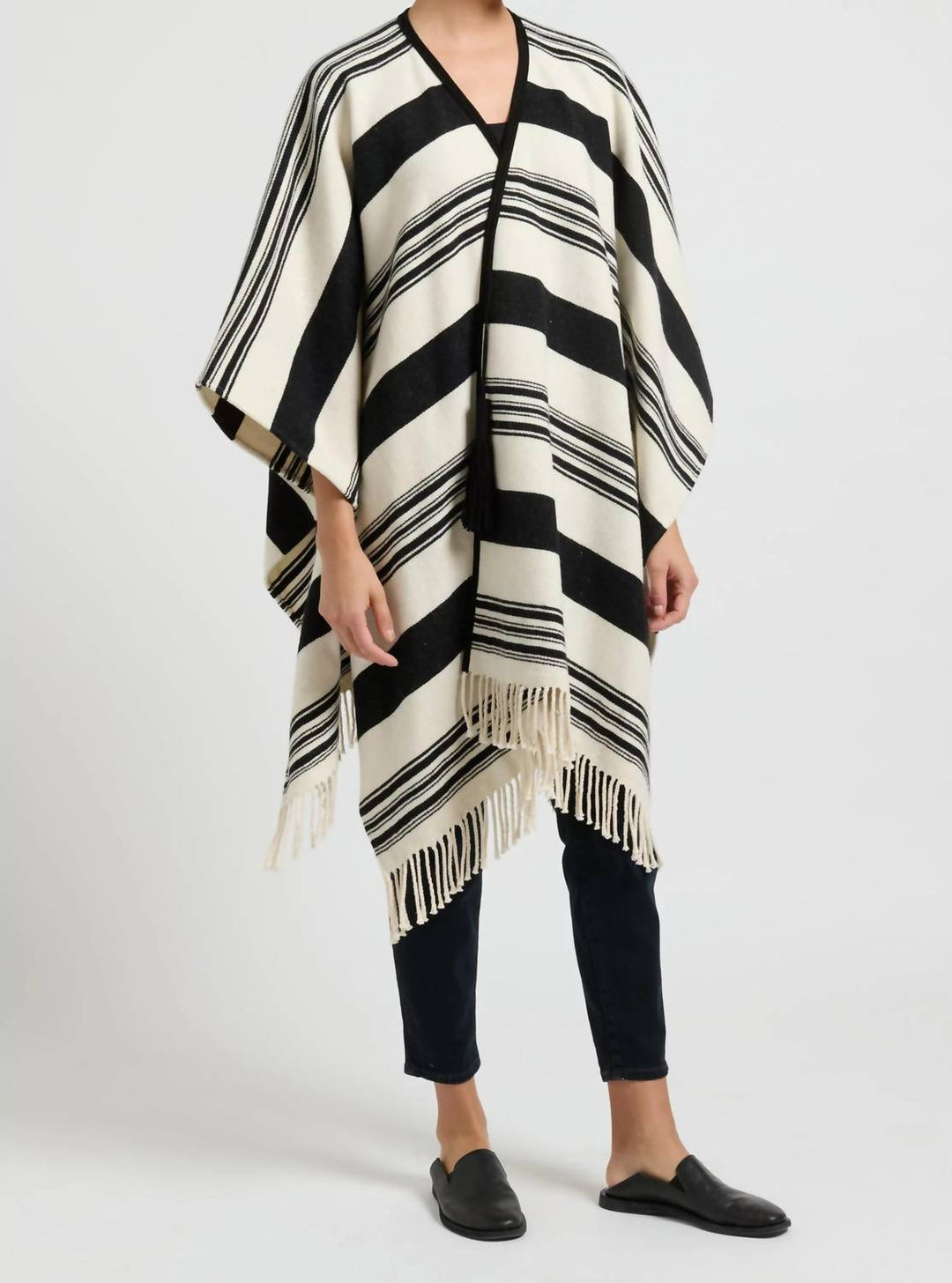 jacquard mantella cape in white & black with black suede tassles