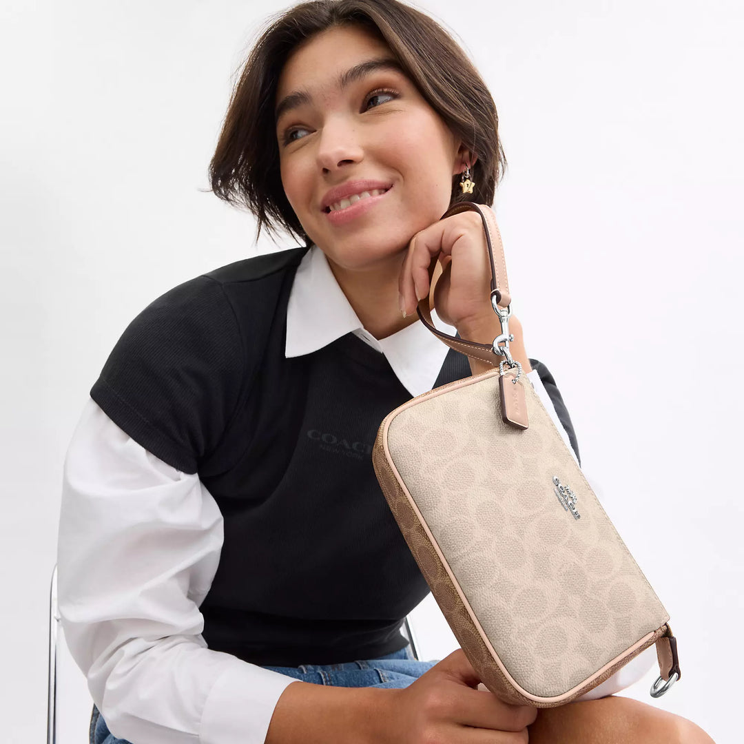 nolita 19 in blocked signature canvas