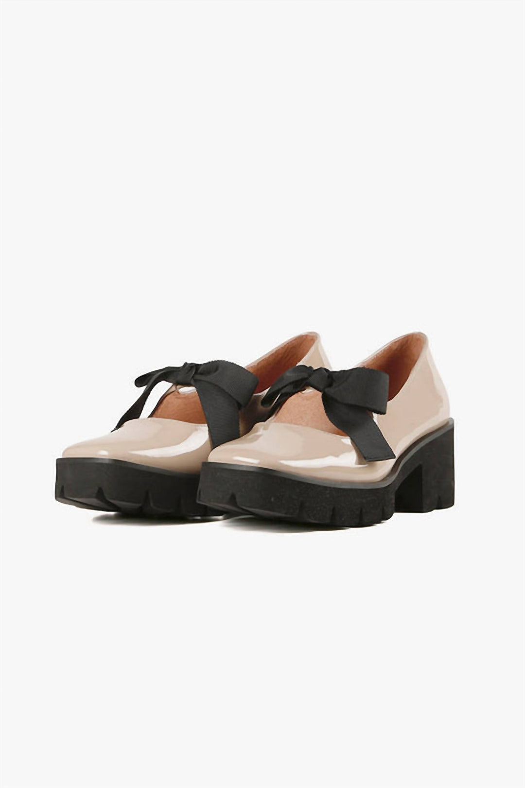 women's tap and lug loafer in beige