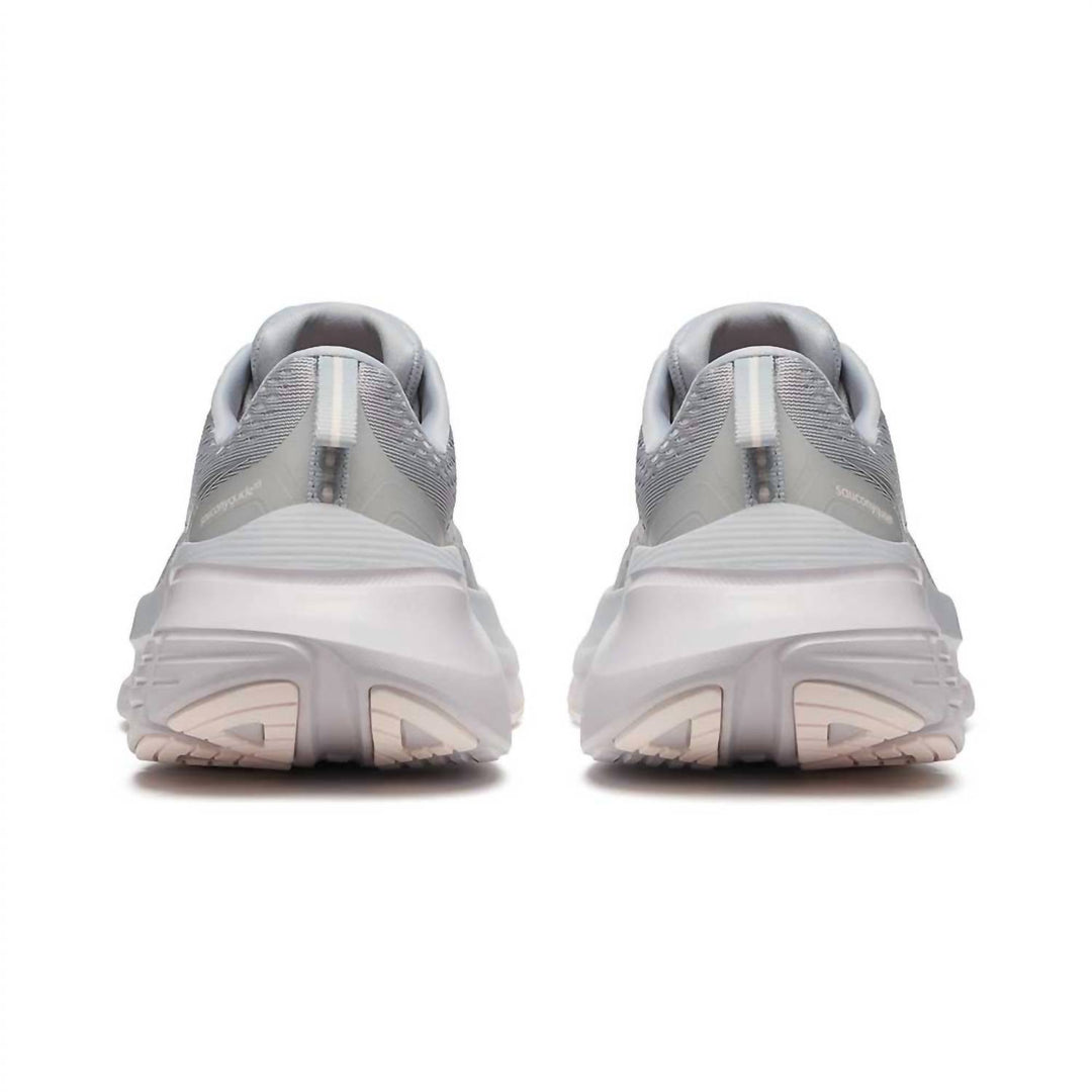 women's guide 18 running shoes in cloud nuage